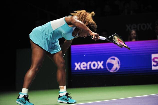 (141025) -- SINGAPORE, Oct. 25, 2014 -- Serena Williams of the United States smashes her racket during the women s singles semifinal match at the Singapore Indoor Stadium on Oct. 25, 2014. ThenxChihxWey 