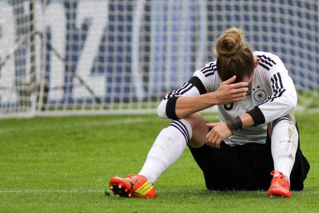 Simone Laudehr (Deutschland), enttäuscht schauend, Enttäuschung, Frustration, disappointed, pessimistisch, Fussball, Frauen, Freundschaftsspiel, Deutschland - Frankreich, xozx