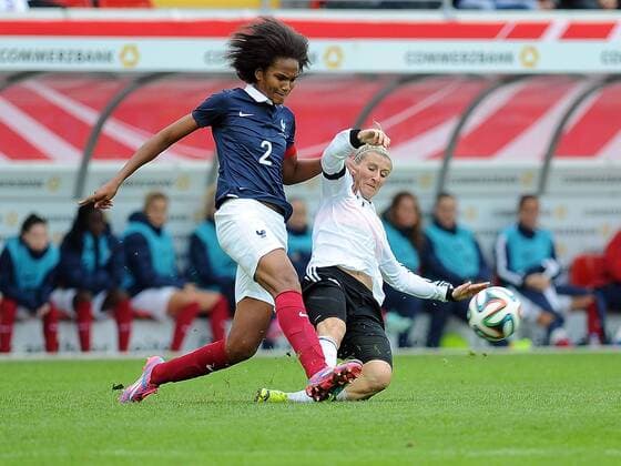 25.10.2014, xnrx, Fussball Testspiel, Deutschland - Frankreich, v.l. Tor zum 2:0 für Frankreich, Wendie Renard (Frankreich Damen), Anja Mittag (Deutschland DFB)