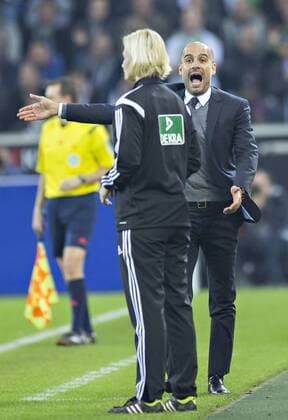 Mönchengladbach, 26.10.2014, Borussia Park Trainer Josep Pep Guardiola (FCB) schimpft Richtung 4. Offizielle Bibiana Steinhaus VfL Borussia Mönchengladbach - Bayern München mm