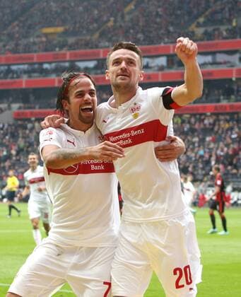 25.10.2014 Stuttgart Fußball 1. Bundesliga 9. Spieltag Saison 2014 2015 Eintracht Frankfurt vs. VfB Stuttgart,v.l. Martin Harnik und Christian Gentner (VfB) jubeln über Gentners Tor zum 1:3