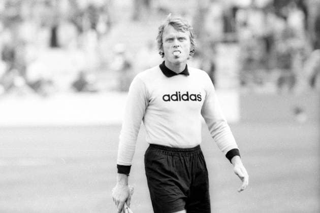 Torwart Sepp Maier (FC Bayern München) streckt uns die Zunge raus