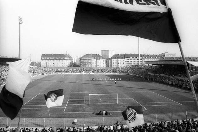 Stadion an der Grünwalder Straße während eines Spiels des FC Bayern