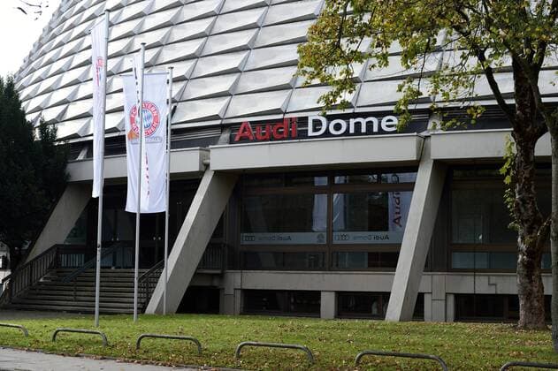 Audi Dome Aussenansicht, FC Bayern Basketball-Fahnen, FC Bayern München Basketball, Medientraining Basketball Bundesliga Saison 2014 2015, Beko BBL,29.10.14