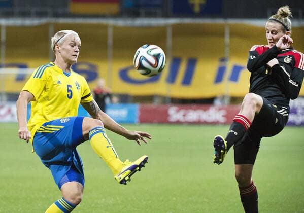 Örebro, Sweden - Germany Anja Mittag(GER) Nilla Fischer(SWE) KP0300003 