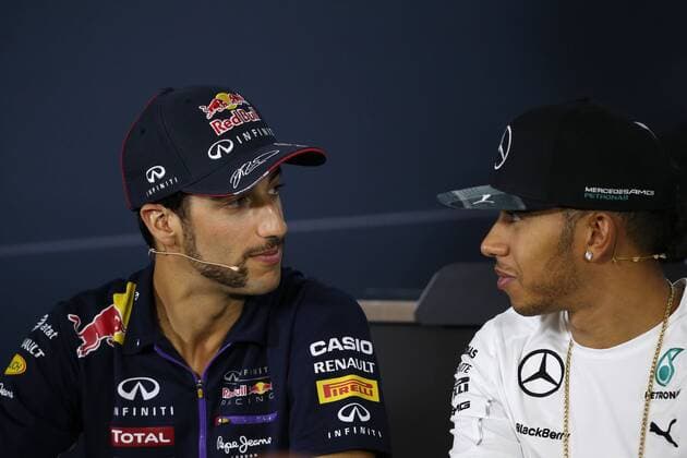 Motorsports: FIA Formula One World Championship 2014, Grand Prix of United States, 3 Daniel Ricciardo (AUS, Infiniti Red Bull Racing), 44 Lewis Hamilton (GBR, Mercedes AMG Petronas F1 Team), xHOCHxZWEIx