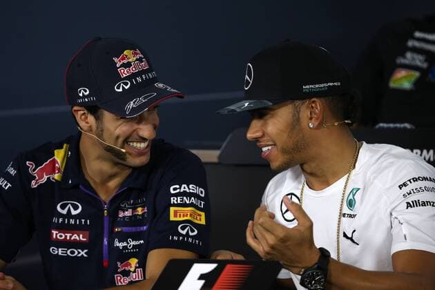 Motorsports: FIA Formula One World Championship 2014, Grand Prix of United States, 3 Daniel Ricciardo (AUS, Infiniti Red Bull Racing), 44 Lewis Hamilton (GBR, Mercedes AMG Petronas F1 Team), xHOCHxZWEIx