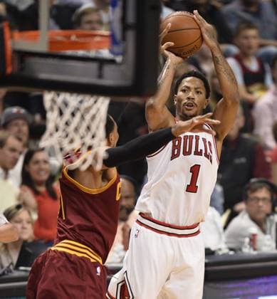 Chicago Bulls guard Derrick Rose (R) goes up for a shot as Cleveland Cavaliers forward Shawn Marion defends during the third quarter at the United Center in Chicago on October 31, 2014. The Cavaliers defeated the Bulls 114-108 in overtime.  CHI2014103125