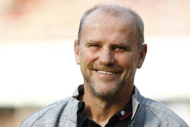 01.11.2014, HDI-Arena, Hannover, Ligaspiel, 1. Liga, Hannover 96 vs Eintracht Frankfurt, im Bild Thomas Schaaf (Trainer, Eintracht Frankfurt) lacht Hannover 96 vs Eintracht Frankfurt
