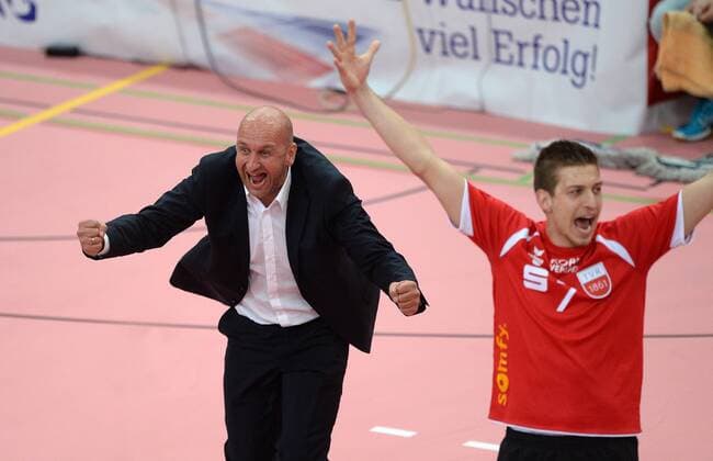 Volleyball 1. Bundesliga Saison 2014 2015 in Tübingen 01.11.2014 TV Rottenburg - SVG Lüneburg JUBEL TV Rottenburg, Trainer Hans Peter Mueller - Angstenberger (TV Rottenburg,li) und Sven Metzger (TV Rottenburg,re) 