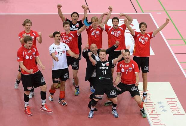Volleyball 1. Bundesliga Saison 2014 2015 in Tübingen 01.11.2014 TV Rottenburg - SVG Lüneburg Teamjubel nach dem Sieg gegen Lüneburg, TV Rottenburg 