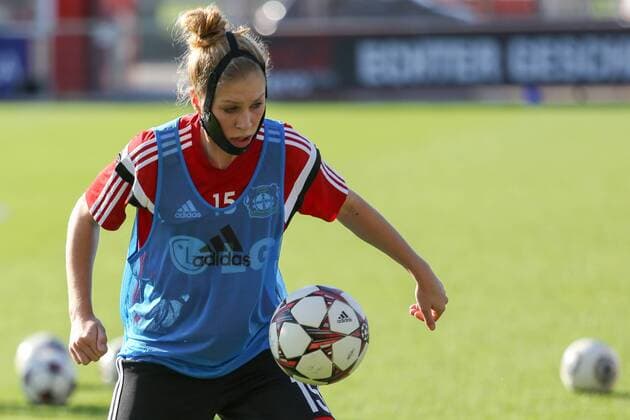 Rebecca Knaak (Bayer 04 Leverkusen) mit Gesichtsmaske, Fussball, DFB-Pokal der Frauen, Bayer 04 Leverkusen - 1. FFC Frankfurt, xozx