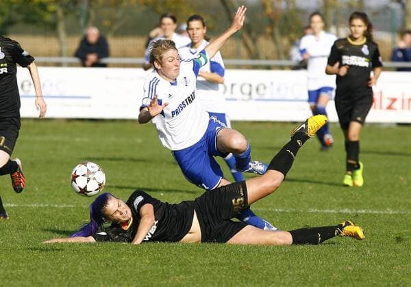 SC Sand - MSV Duisburg Rahel KIWIC, MSV Duisburg - Angela MIGLIAZZA, SC Sand, Aktion quer, Fußball, Frauen DFB-Pokal, Achtelfinale Saison 20124 2015