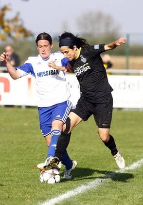 SC Sand - MSV Duisburg Stephanie WENDLINGER, SC Sand - Dolores Isabel JACOME SILVA, MSV Duisburg, Aktion hoch, Fußball, Frauen DFB-Pokal, Achtelfinale Saison 20124 2015
