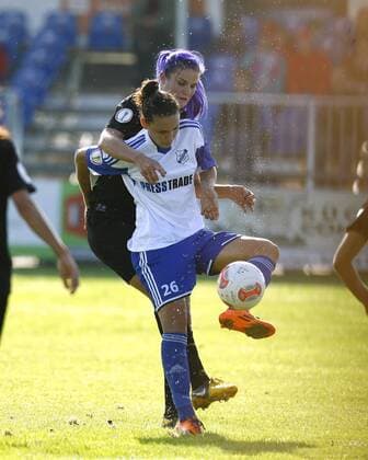 SC Sand - MSV Duisburg Ilaria MAURO, SC Sand - Rahel KIWIC, MSV Duisburg, Aktion quer, Fußball, Frauen DFB-Pokal, Achtelfinale, Saison 20124 2015