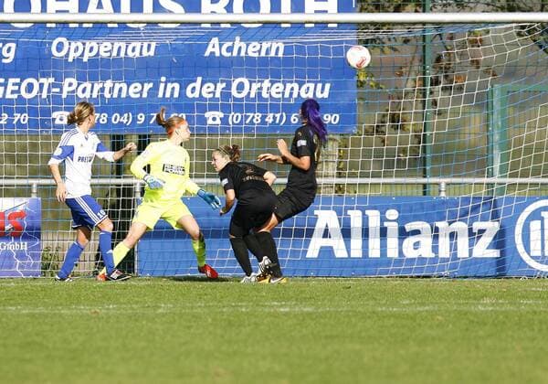 SC Sand - MSV Duisburg Kopfballtor zum 1-0 durch Patricia HANEBECK, SC Sand, Aktion quer, Fußball, Frauen DFB-Pokal, Achtelfinale, Saison 20124 2015