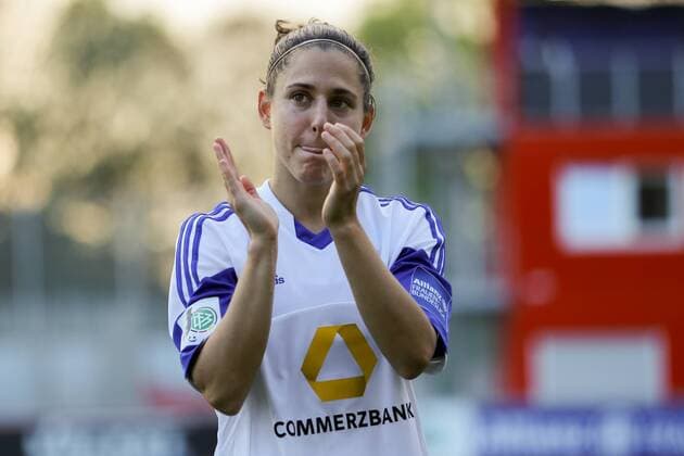 Veronica Boquete Giadans (1. FFC Frankfurt) freut sich über den Einzug ins Viertelfinale, klatscht Beifall, Applaudiert, Fussball, DFB-Pokal der Frauen, Bayer 04 Leverkusen - 1. FFC Frankfurt, xozx