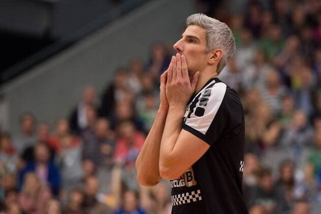 02.11.2014, ZF Arena, Friedrichshafen Volleyball, Bundesliga Maenner, VfB Friedrichshafen vs. Berlin Recycling Volleys Rob Johannes Bontje ( 17 Berlin) enttäuscht enttaeuscht traurig
