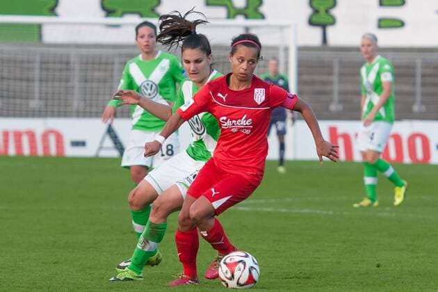 v.li.: Jovana Damnjanovic (VfL Wolfsburg), Eve Chandraratne (BV Cloppenburg) im Zweikampf, Fussball, DFB-Pokal der Frauen, VfL Wolfsburg - BV Cloppenburg, xobx