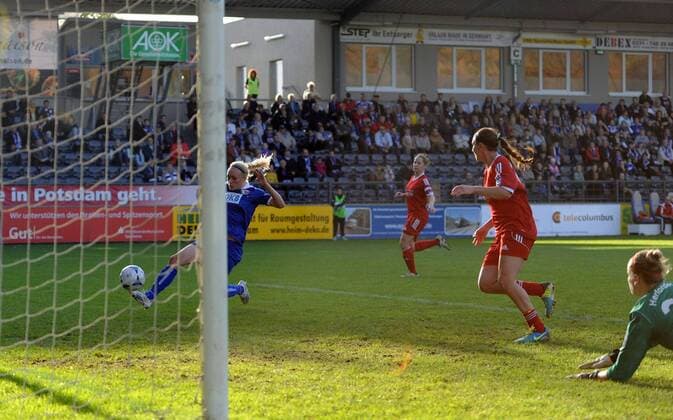 Pauline Bremer (li., Pot) erzielt das Tor 2:0, Fussball, DFB-Pokal, 1.FFC Turbine Potsdam - Herforder SV, xjkx