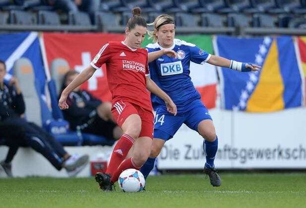 Merza Julevic (li., Her) und Jennifer Zietz (Pot), Fussball, DFB-Pokal, 1.FFC Turbine Potsdam - Herforder SV, xjkx
