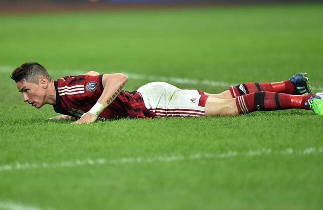 (141103) -- MILAN, Nov. 2, 2014 -- Fernando Torres of AC Milan reacts during the Serie A football match against Palermo in Milan, Italy, on Nov. 2, 2014. AC Milan lost 0-2. ) (SP)ITALY-MILAN-SERIE A-AC MILAN VS. PALERMO AlbertoxLingria 