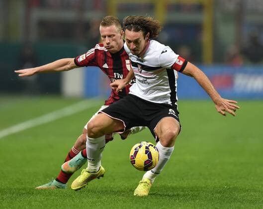 (141103) -- MILAN, Nov. 2, 2014 -- Ignazio Abate (L) of AC Milan vies with Edgar Barreto of Palermo during their Serie A football match in Milan, Italy, on Nov. 2, 2014. AC Milan lost 0-2. ) (SP)ITALY-MILAN-SERIE A-AC MILAN VS. PALERMO AlbertoxLingria 