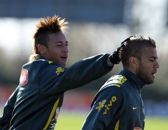 Brasilian team training session in Argentina. In this picture, Neymar Jr. and Dani Alves. xGUSTAVOxORTIZx 