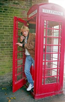 Klinsmann Fussball, Premier League, Tottenham Hotspurs: Jürgen Klinsmann in einer Telefonzelle in London.