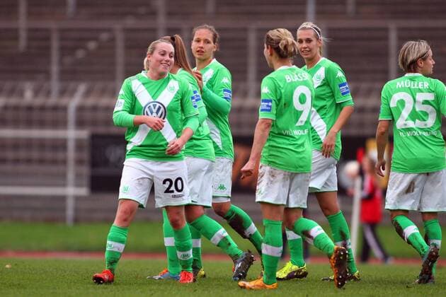 Stephanie Bunte (VfL Wolfsburg) links, Torschütze, scores the goal, Tor, Goal, Torerfolg, Aktion, Action Fussball, Allianz Frauen-Bundesliga, Herforder SV - VfL Wolfsburg xygx