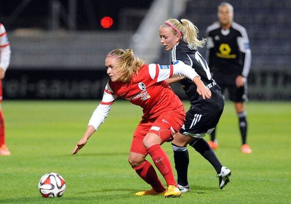 05.11.2014, xpsx, Fussball 1.Bundesliga Damen, 1.FFC Frankfurt - SC Freiburg, v.l. Clara Schoene (1.FC Freiburg), Mandy Islacker (1.FFC Frankfurt)