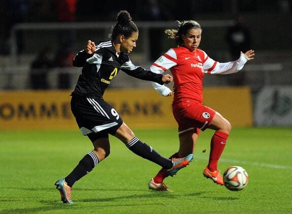 05.11.2014, xpsx, Fussball 1.Bundesliga Damen, 1.FFC Frankfurt - SC Freiburg, v.l. Tor zum 5:0 fuer Frankfurt Torschuetzin Celia Sasic (1.FFC Frankfurt), Anja Maike Hegenauer (1.FC Freiburg)