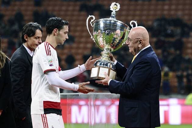 Aktuell Fussball, Italien, AC Mailand gewinnt Trofeo Berlusconi Trofeo Berlusconi Milan AC Milan Siegerehrung Mattia De Sciglio-Adriano Galliani-Filippo Inzaghi 