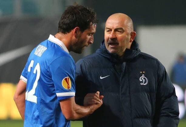 MOSCOW REGION, RUSSIA. NOVEMBER 6, 2014. Dynamo s Kevin Kuranyi (L) and head coach Stanislav Cherchesov seen after a 2014 15 Season UEFA Europa League Group E Round 4 football match against Estoril Praia at Arena Khimki Stadium. FC Dynamo Moscow won the game 1:0. Valery Sharifulin TASS  Aufmacher premiumd 20149036