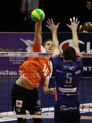 Christian Dünnes, Nathan Roberts Aktion Spielszene Zweikampf Sport Volleyball CEV DenizBank Championsleague Herren Saison 2014 2015 06.11.2014 BR Volleys Berlin vs. Ach Volley Ljubljana