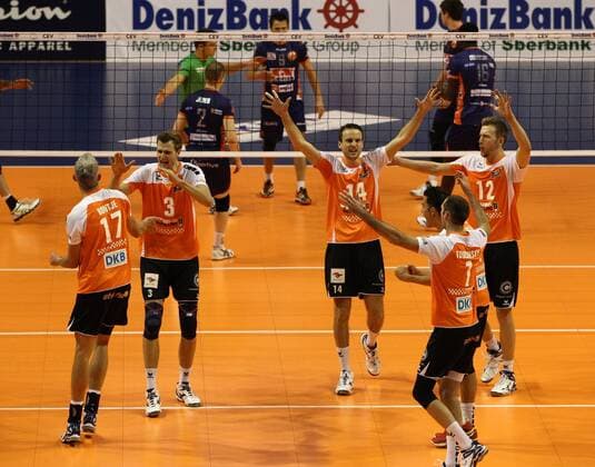 Rob Bontje, Robert Kromm, Tomas Kmet, Scott Touzinsky, Kawika Shoji, Paul Carroll Freude Emotion jubelnd Jubel nach Satzgewinn Sport Volleyball CEV DenizBank Championsleague Herren Saison 2014 2015 06.11.2014 BR Volleys Berlin vs. Ach Volley Ljubljana