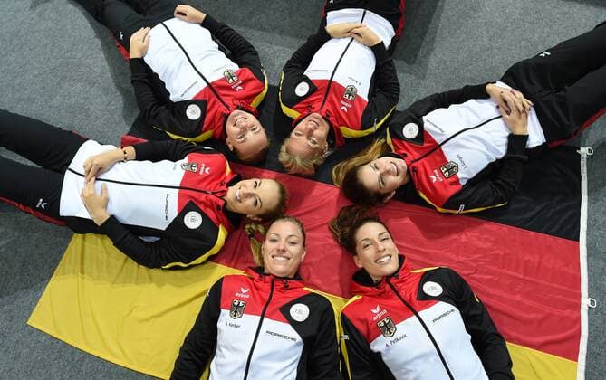 FED CUP FINAL 2014 8-9 Nov 2014 Prague , Czech Republic Czech Republic v Germany German Team : Von Links gegen Uhrzeiger Angelique Kerber,Andrea Petkovic, ,Julia Goerges, Barbara Rittner ,,Anna Lena Groenefeld,Sabine Lisicki