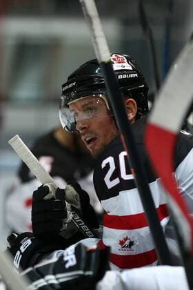 Eishockey Deutschland-Cup: Kanada - Slowakei am Freitag (07.11.2014) in der Olympia-Eissporthalle in München Connor James ( Kanada )
