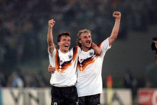 So jubeln Weltmeister - Lothar Matthäus und Rudi Völler (beide Deutschland)