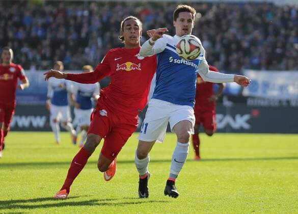 08.11.2014, xjfx, Fussball 2.Bundesliga, SV Darmstadt 98 - RB Leipzig, v.l. Yussuf Yurary Poulsen (RB Leipzig),Sandro Sirigu (SV Darmstadt 98),Zweikampf, Action, Aktion, Battles for the Ball