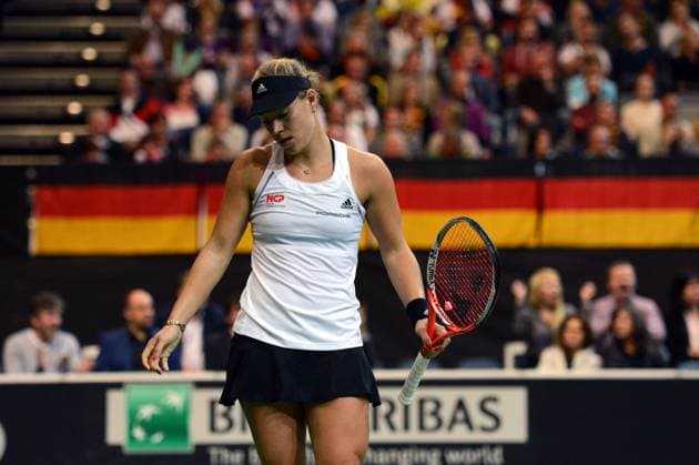 Angelique Kerber (GER) schließt enttäuscht die Augen. Fed Cup, Finale, 2014, Prag, Tschechien.