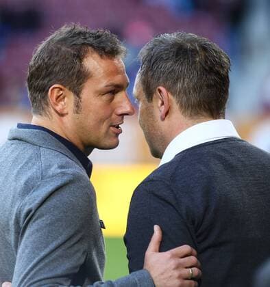 Markus Weinzierl (Trainer FC Augsburg) im Gespräch mit Andre Breitenreiter (Trainer SCP) vor dem Spiel, vor Spielbeginn, FC Augsburg vs. SC Paderborn, Fussball, Bundesliga,11. Spieltag, Saison 2014-2015, 08.11.2014,