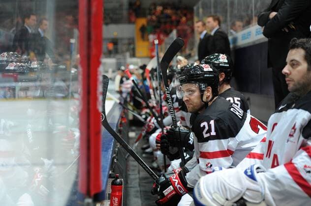 Eishockey, Deutschland Cup, Schweiz - Kanada. Im Bild Bobby RAYMOND (21) (Kanada). xmfx