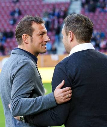 Andre BREITENREITER, Paderborn Trainer , reden, diskutieren, unterhalten, Aktion Markus WEINZIERL, FCA Trainer , lacht, lächelt, lachend, smile, froh, happy , FC AUGSBURG - SC PADERBORN 07 (3-0) Fussball 1. Bundesliga , Augsburg am 08.11.2014 11.Spieltag, Spieltag11, Saison 2014 2015, Saison1415, Liga01, 1.Liga, 1.Bundesliga, FCA, PB