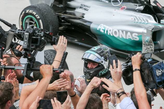 Mercedes driver Nico Rosberg greets the spectators after the Brazilian Formula One Grand Prix in Sao Paulo, Brazil, on Nov. 9, 2014. ) (SP)BRAZIL-SAO PAULO-F1-GRAND PRIX XuxZijian 