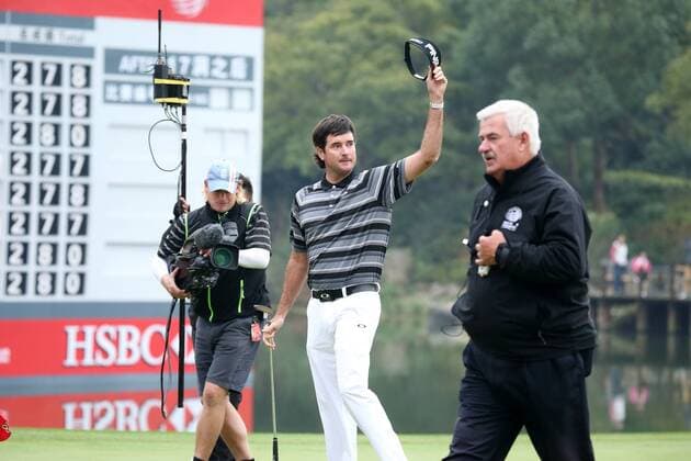 Bubba Watson of the United States, center, waves during the WGC HSBC Champions golf tournament at the Sheshan International Golf Club in Shanghai, China, 9 November 2014. Even in the midst of a meltdown, Bubba Watson never lost hope Sunday (9 November 2014) in the HSBC Champions. He stood on the 16th tee with a two-shot lead. He trudged off the 17th green facing a one-shot deficit behind five players suddenly tied for the lead. And right when it looked as though Watson had blown it, he delivered a finish that not even the creator of ¡°Bubba golf¡± could have imagined. From some 60 yards away in a bunker left of the green on the par-5 18th hole, Watson blasted out of the sand and watched his ball roll 25 feet before it dropped for eagle. Watson was so stunned that his eyes widened and he screamed. He didn¡¯t know what else to do. Moments later, he rolled in a 20-foot birdie putt on the 18th in a playoff to beat Tim Clark and captured his first World Golf Championship. Bubba Watson wins his 1st World Golf Championship in Shanghai  pbu184838_66