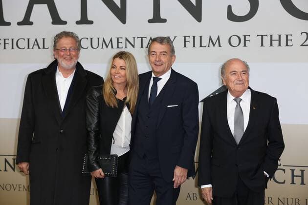 Martin Moszkowicz, Marion Popp, Wolfgang Niersbach und Sepp Blatter bei der Die Mannschaft Kino Premiere am 10.11.2014 in Berlin Die Mannschaft Kino Premiere in Berlin, 2014 