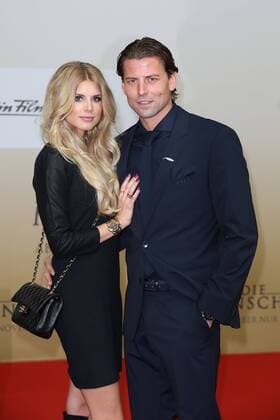 Roman Weidenfeller und seine Freundin Lisa Rossenbach bei der Die Mannschaft Kino Premiere am 10.11.2014 in Berlin Die Mannschaft Kino Premiere in Berlin, 2014 