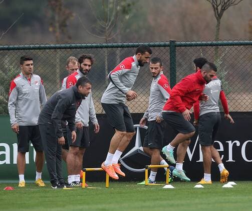 Turkey National Football Team players last training in Riva, Istanbul Tukey on November 11, 2014. Pictured: Mehmet Topal and Arda Turan (R) 