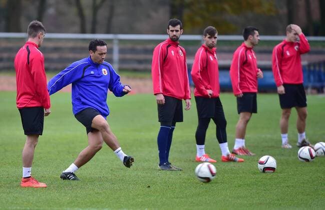 11.11.2014 - Fussball Soccer - Training Nationalteam Nationalmannschaft Gibraltar - - Training Trainingsimpression - David Wilson (Assistant-Coach )